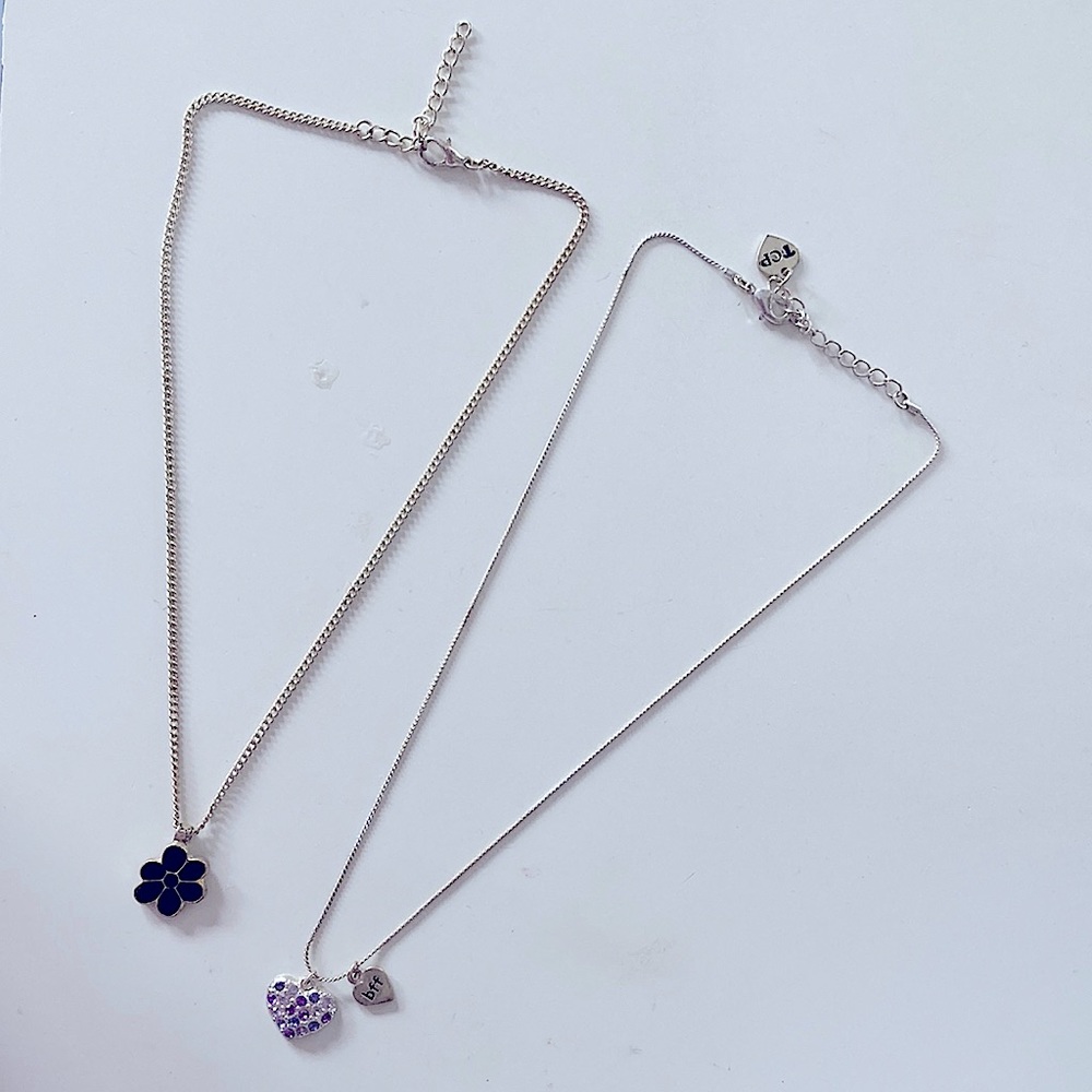 Lot of 2 Y2K silver toned costume jewelry pendant necklaces (heart & flower)